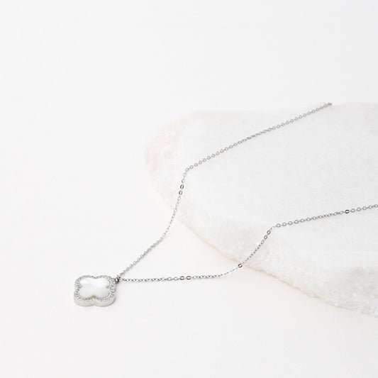 Collier trèfle nacre argent | Sublimella.fr - Collier en argent avec trèfle et nacre.